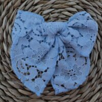 Kanten stof strik licht blauw