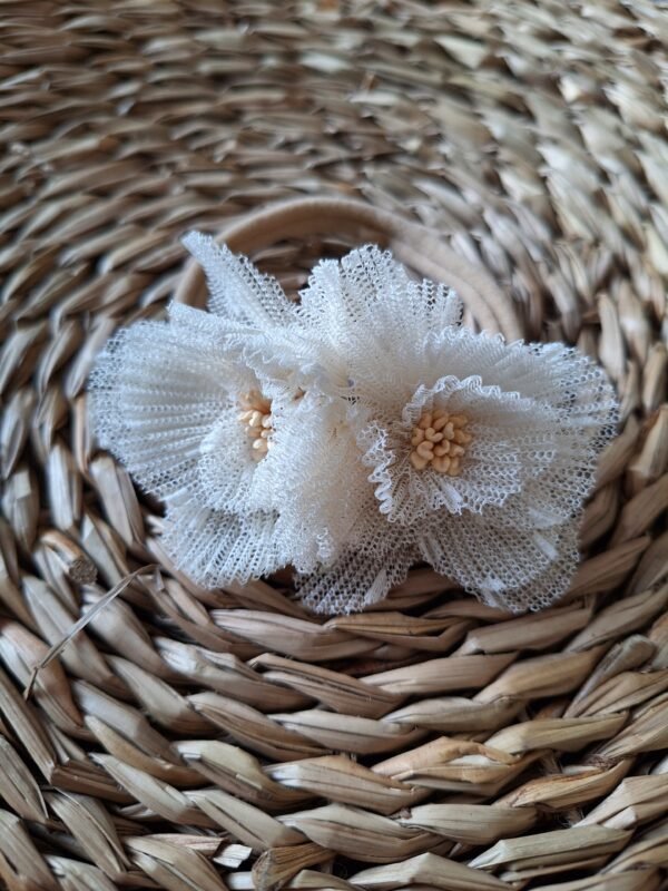 Witte bloemen ~ haarbandje