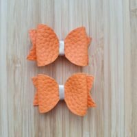 Oranje strikjes