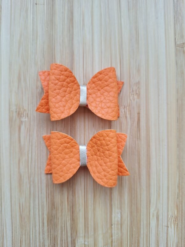 Oranje strikjes